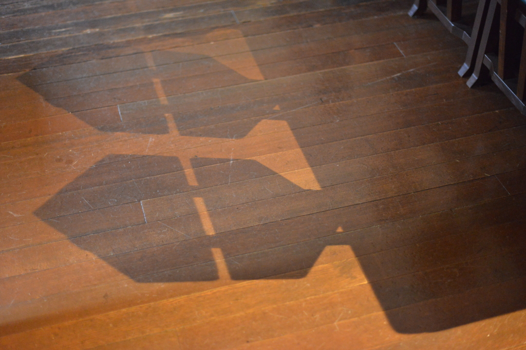 Old　Chair　Shadow