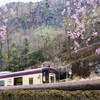 谷間の駅舎（間藤駅）