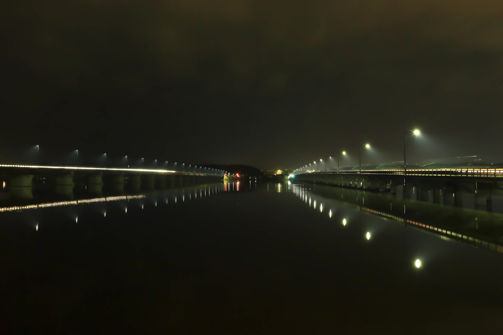 夜明けの県境、