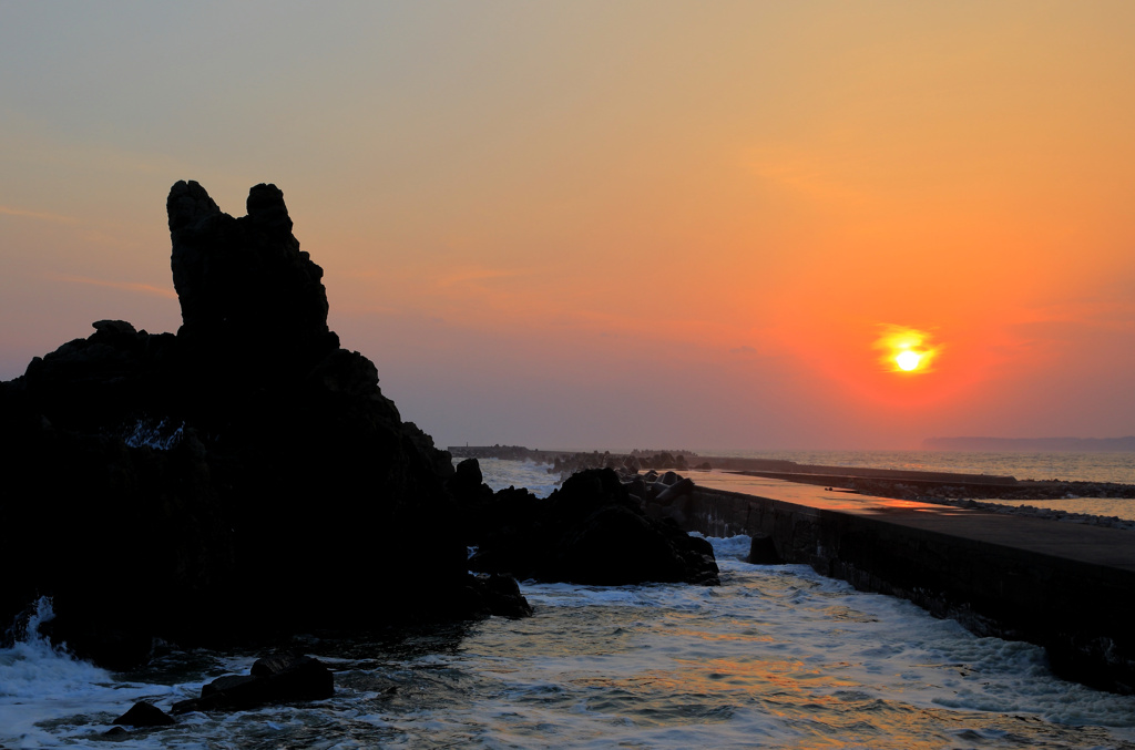 千葉　犬岩の夕景、