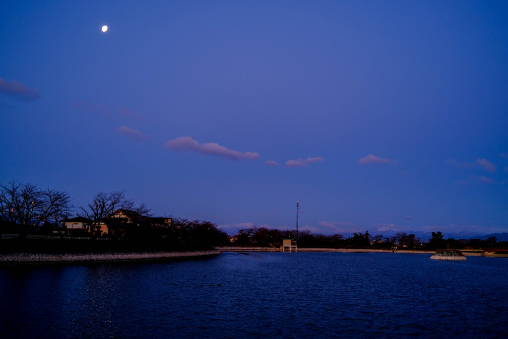 夜明け前