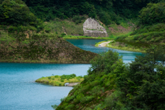 水が欲しい奥四万湖畔