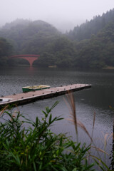 霧の湖畔　