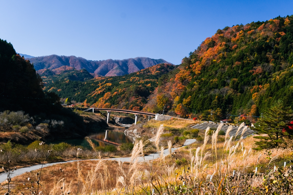  山の向こうは福島県