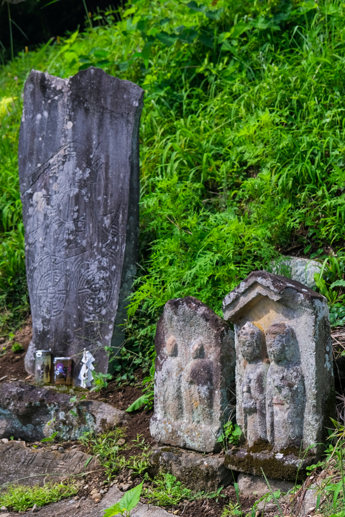 道しるべ（四万街道）