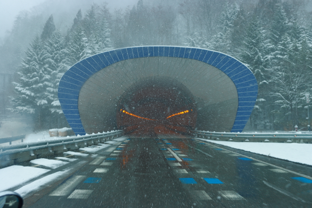 車窓から　雪国の入り口