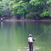 湯ノ湖の釣り人