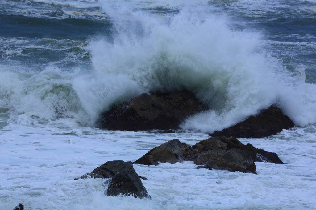 強風注意報の大洗海岸、