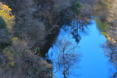 渓谷の青い空、