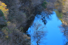 渓谷の青い空、