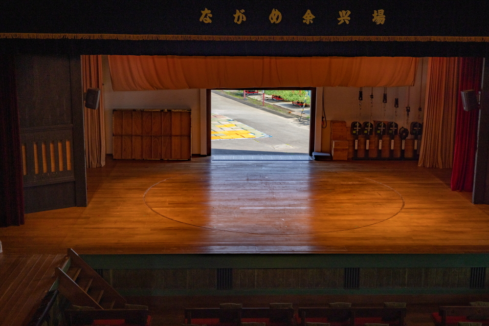 ながめ余興場　(回り舞台)