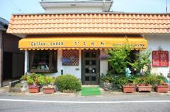 駅前の喫茶店で。