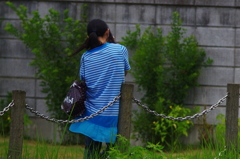 お堀端に佇む