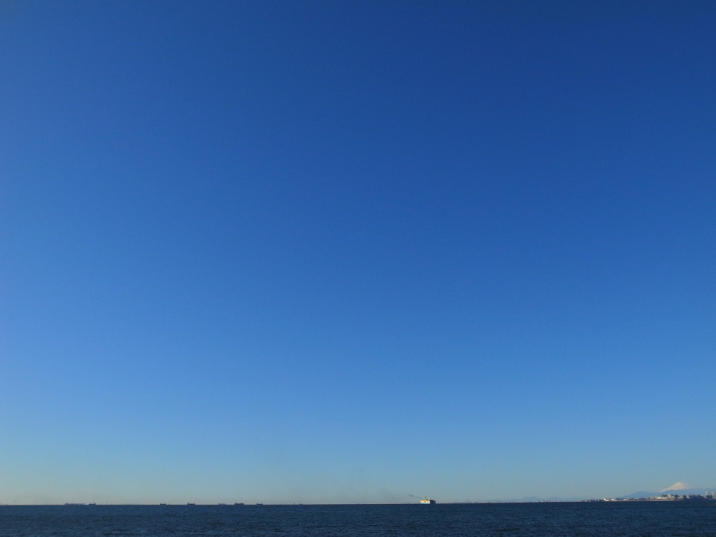 果て〜〜しいない大空と、富士