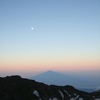 夜明けの影鳥海