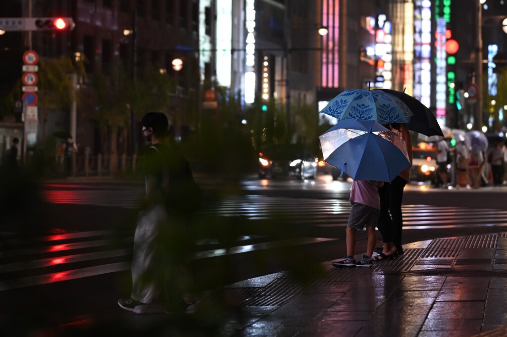 雨の交差点