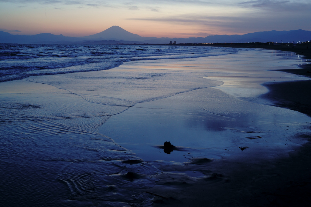 夕暮れ時の波模様