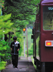 新緑の駅にて
