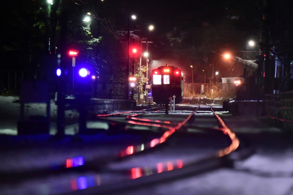 夜の雨の色