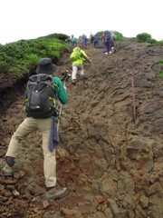 赤岳山頂への急登