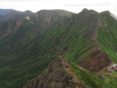 赤岳山頂直下から横岳、硫黄岳、天狗岳を望む