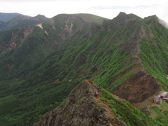 赤岳山頂直下から横岳、硫黄岳、天狗岳を望む