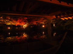 秋に浸る小舟