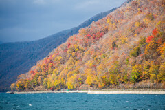 支笏湖の秋景色