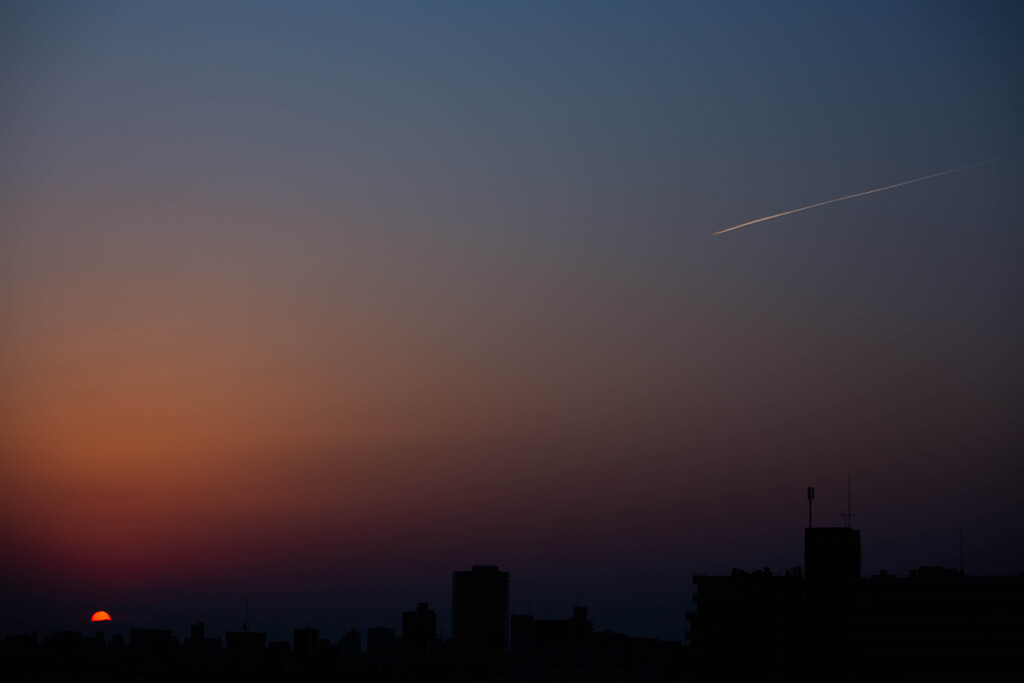 夕陽とひこうき雲