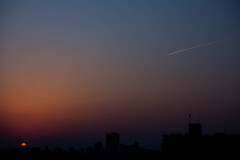 夕陽とひこうき雲