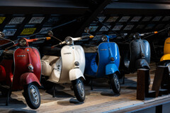 ガレージの中のVespa