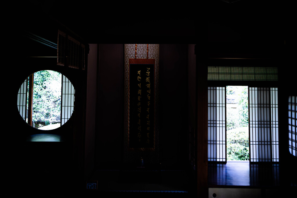 悟りの間の二つの窓