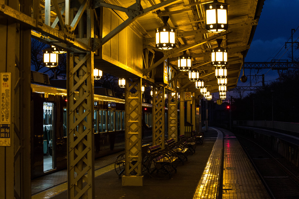 早朝の阪急嵐山駅