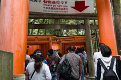 千本鳥居は右側通行