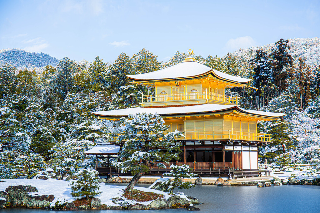 雪の金閣寺