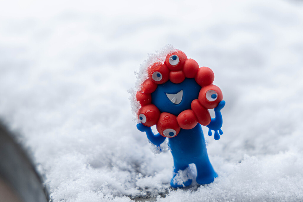 雪とミャクミャク