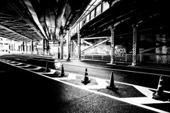 ガード下の景色