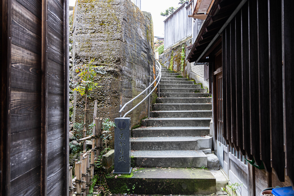 金沢主計町茶屋街_あかり坂