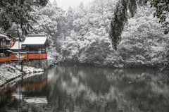 雪降る熊鷹社。