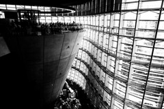 国立新美術館を撮る。