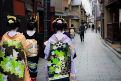 後姿に～。