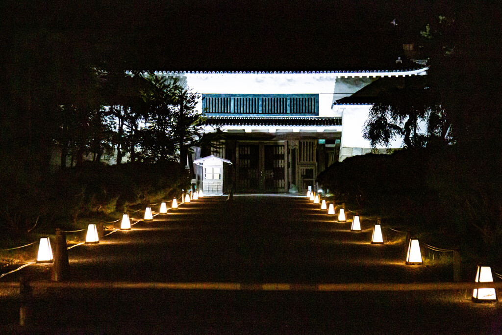 二条城の夜に。①