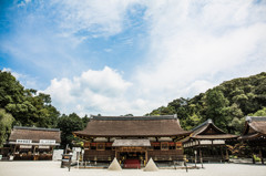 上賀茂神社と夏の空