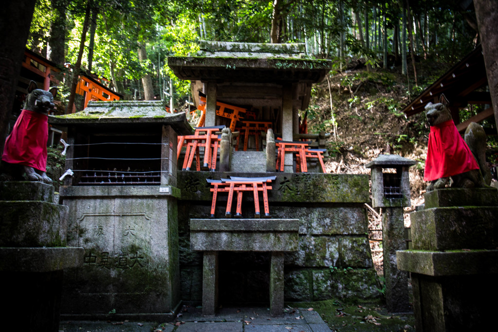 『稲荷山の社』
