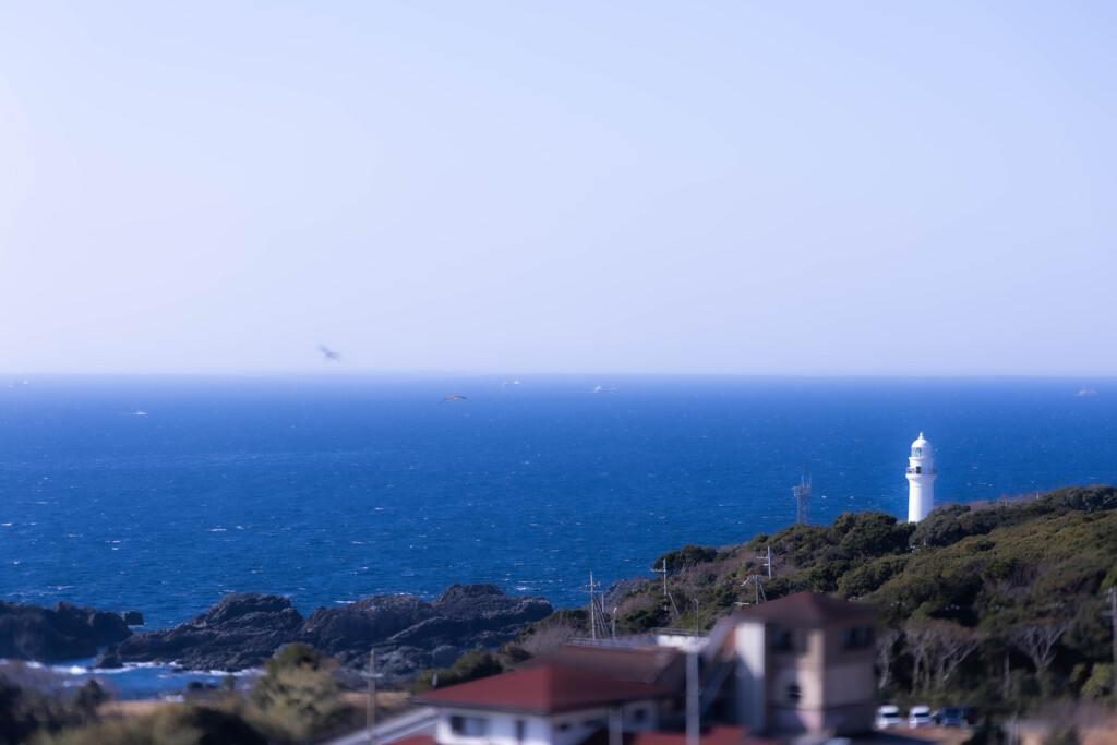 本州最南端の灯台を臨む。