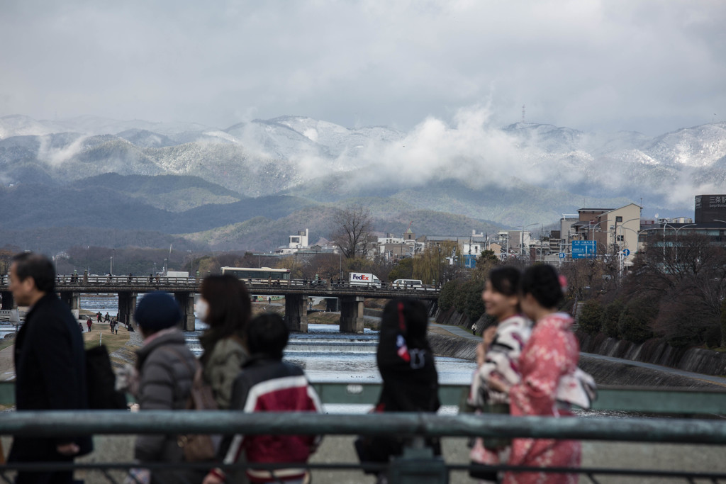 四条大橋から北山を臨む。　Ⅱ