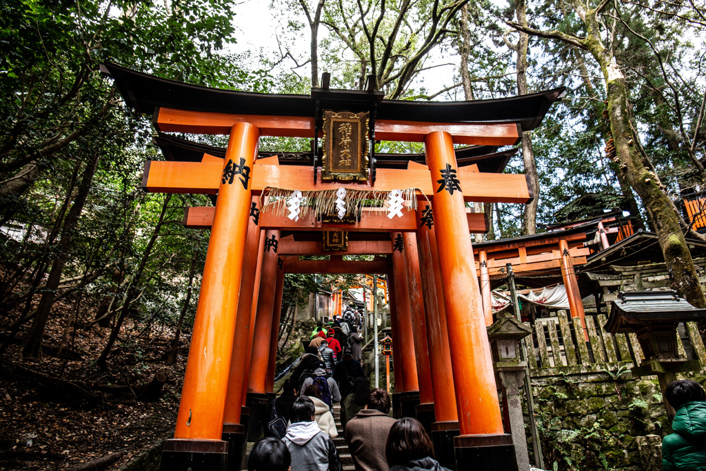 稲荷山へ