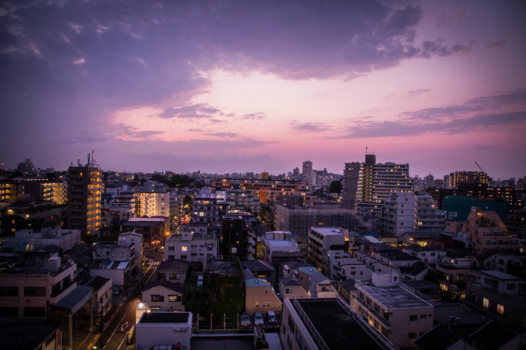 ベランダで見る夕暮れ。