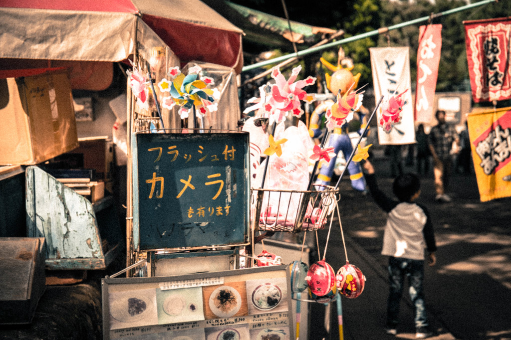「フラッシュ付カメラも有ります」