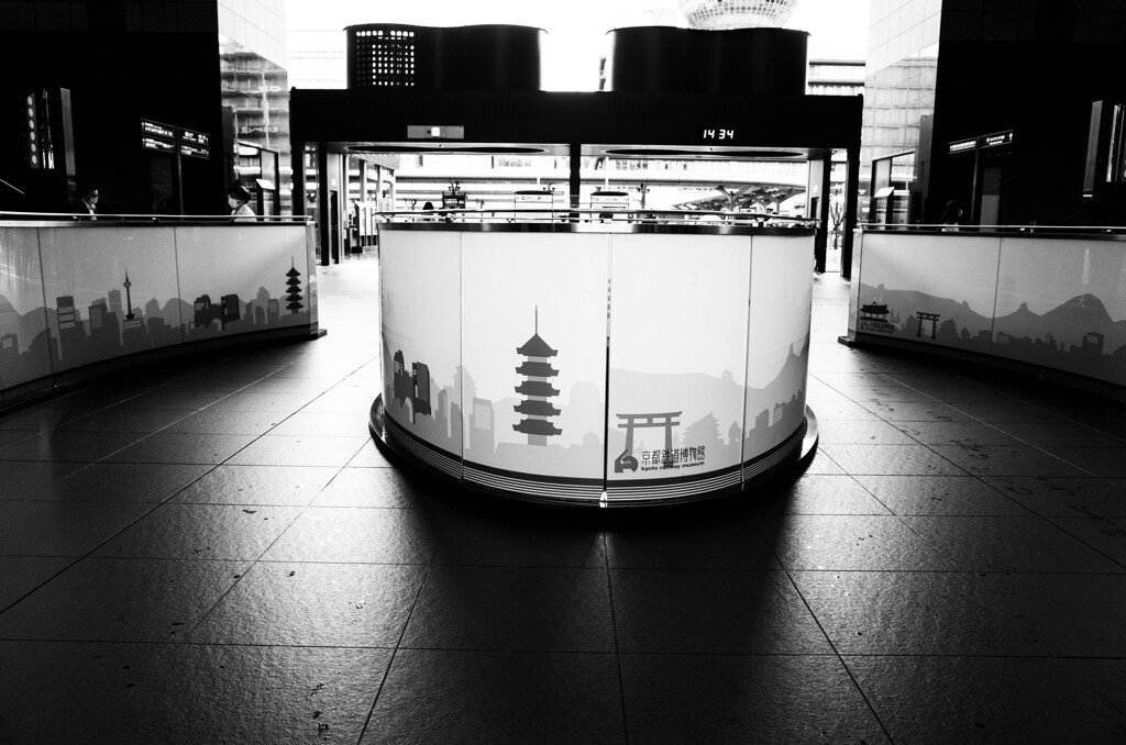 京都駅・改札の前で。